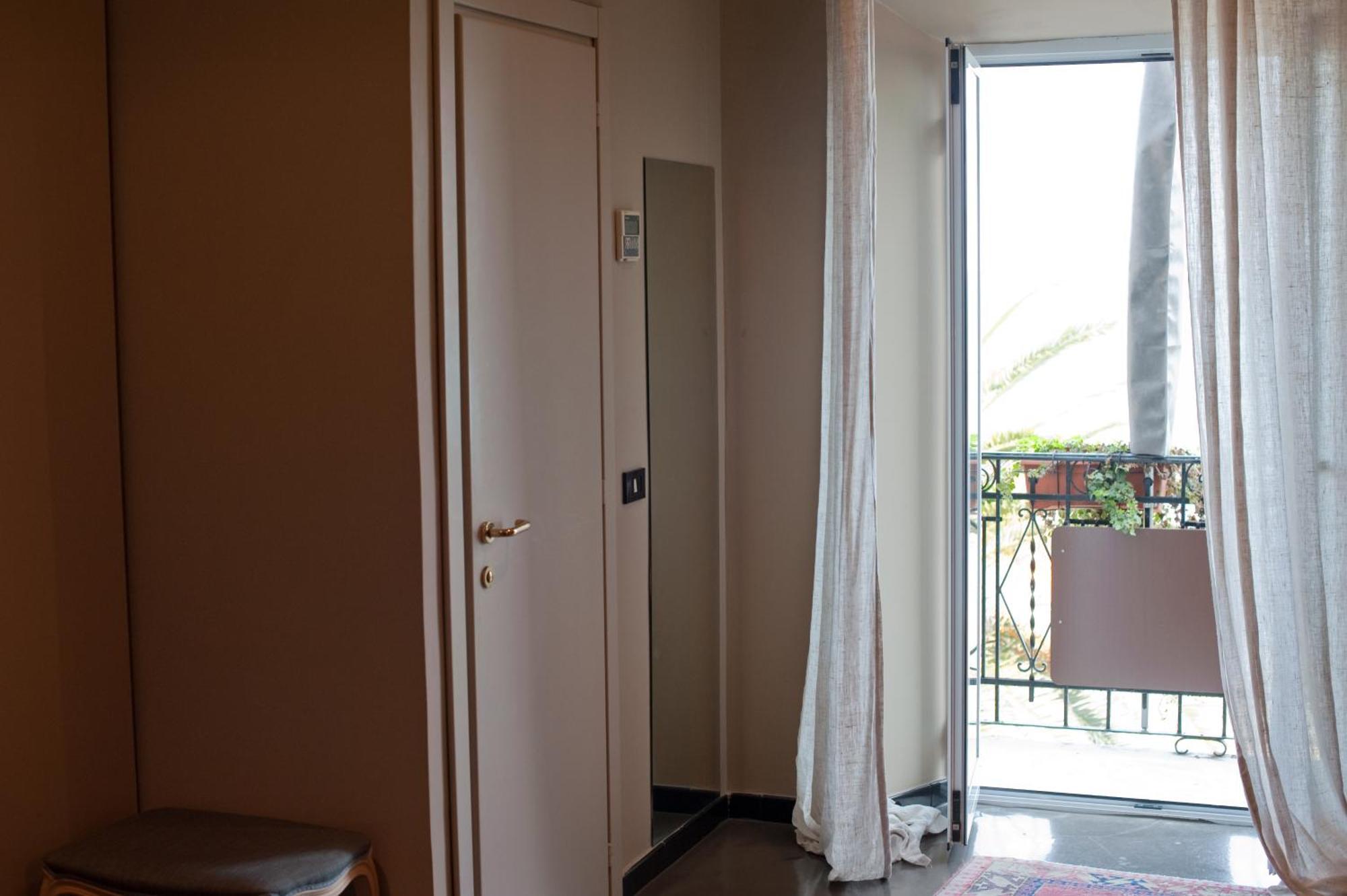 Hotel Italia Noli Rum bild